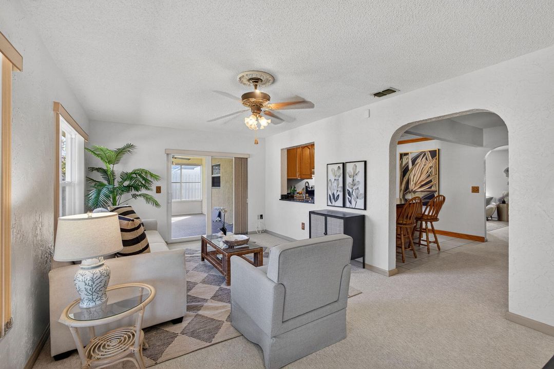 Под контрактом: $529,000 (3 спален, 2 ванн, 1593 Квадратных фут)