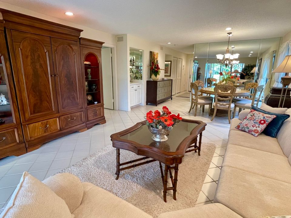 合同活跃: $7,000 (2 贝兹, 2 浴室, 1546 平方英尺)