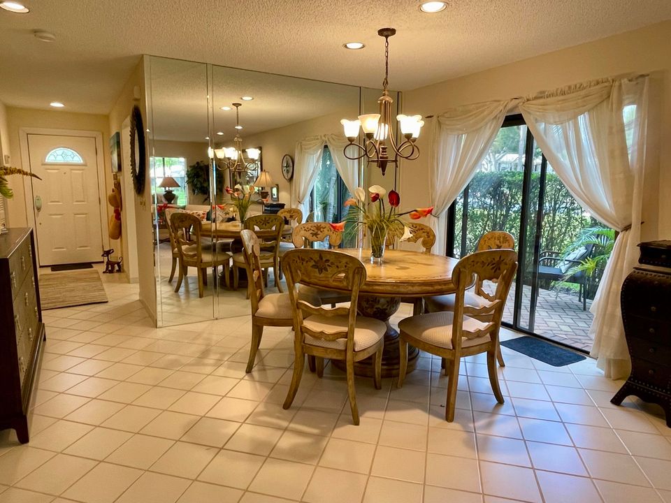 合同活跃: $7,000 (2 贝兹, 2 浴室, 1546 平方英尺)