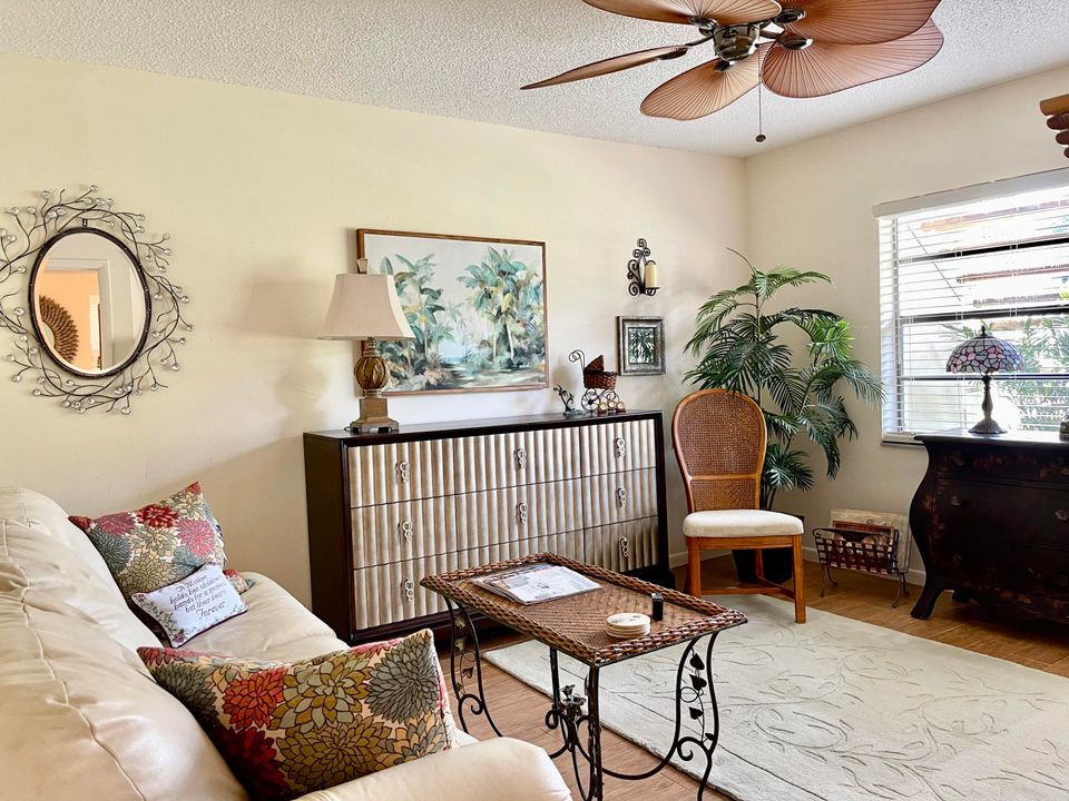 合同活跃: $7,000 (2 贝兹, 2 浴室, 1546 平方英尺)