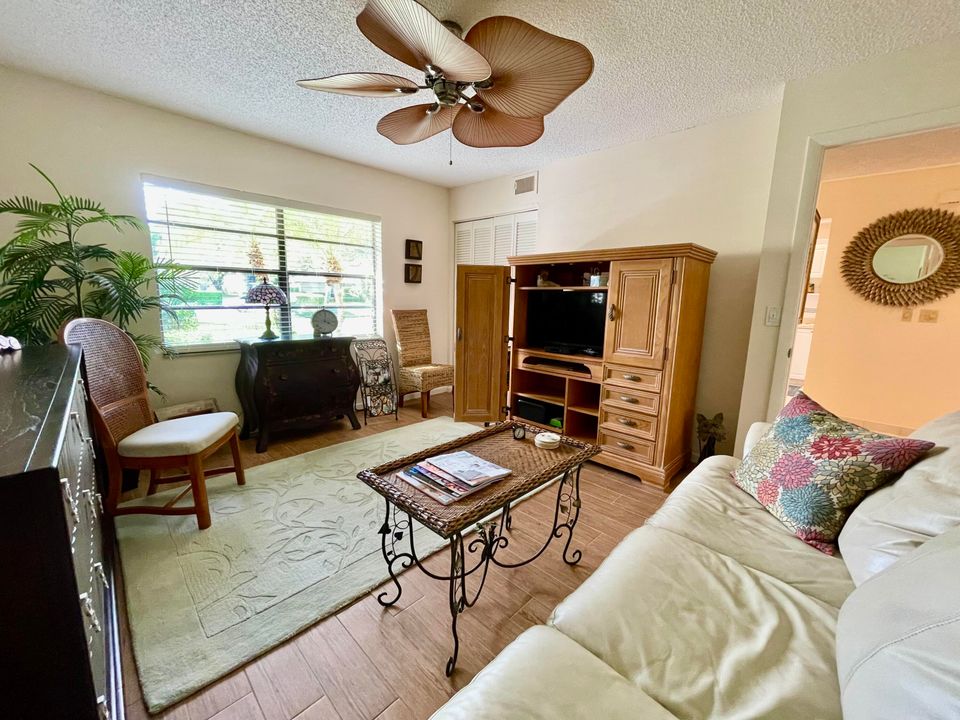 合同活跃: $7,000 (2 贝兹, 2 浴室, 1546 平方英尺)