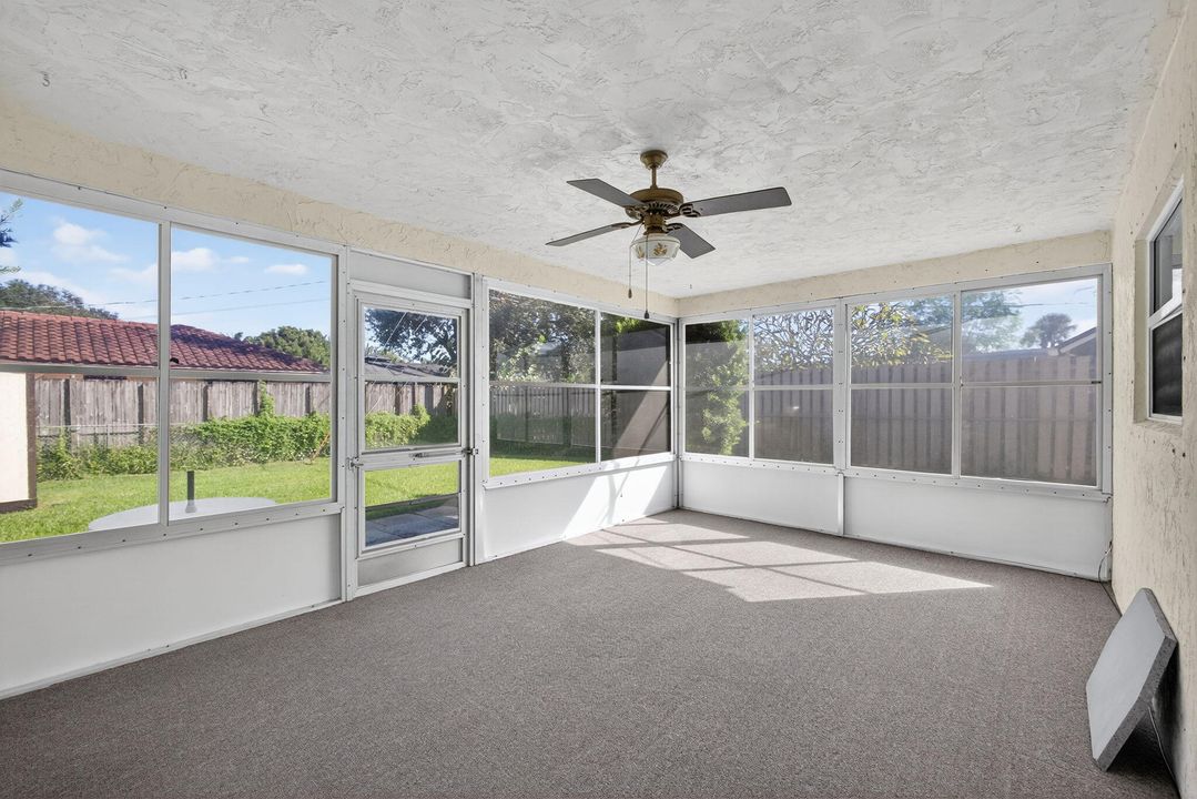 Под контрактом: $529,000 (3 спален, 2 ванн, 1593 Квадратных фут)