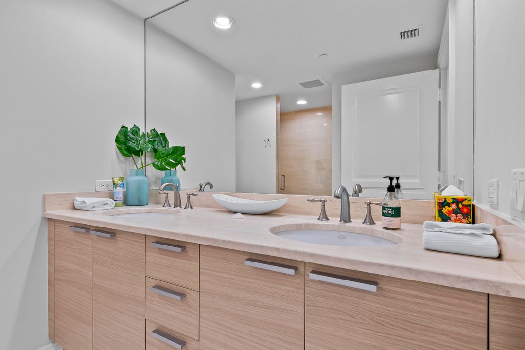 Active With Contract: $13,500 (4 beds, 4 baths, 3139 Square Feet)