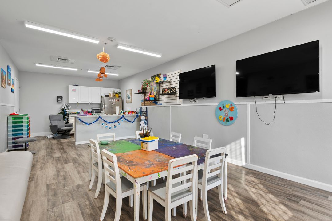 Active With Contract: $13,500 (4 beds, 4 baths, 3139 Square Feet)