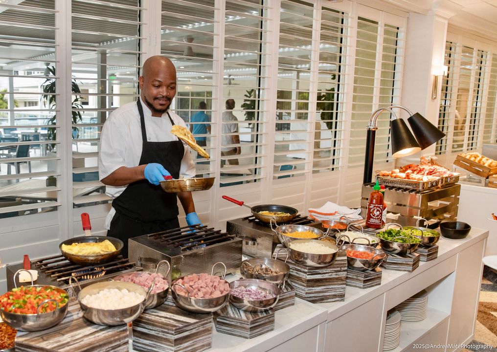 合同活跃: $7,000 (2 贝兹, 2 浴室, 1546 平方英尺)