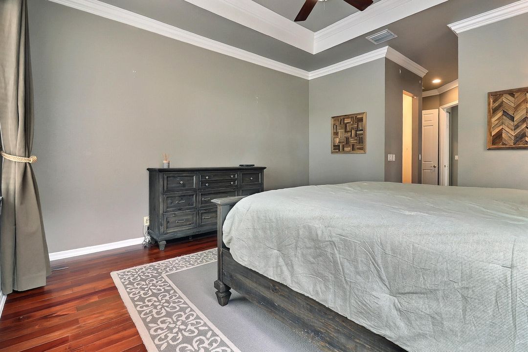 Под контрактом: $4,200 (4 спален, 2 ванн, 2384 Квадратных фут)