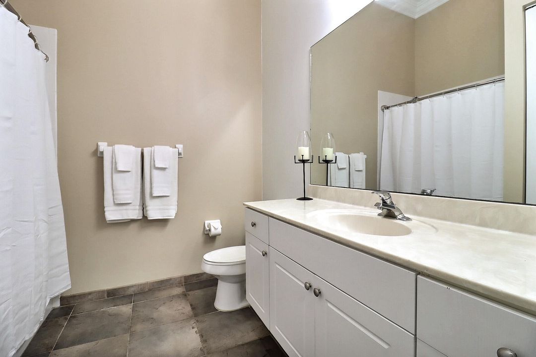 Под контрактом: $4,200 (4 спален, 2 ванн, 2384 Квадратных фут)