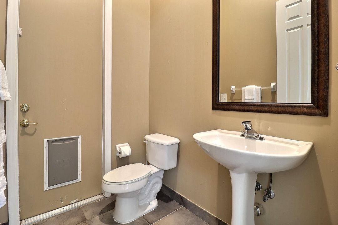 Под контрактом: $4,200 (4 спален, 2 ванн, 2384 Квадратных фут)