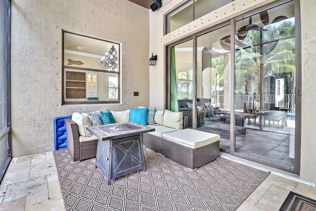 Под контрактом: $4,200 (4 спален, 2 ванн, 2384 Квадратных фут)