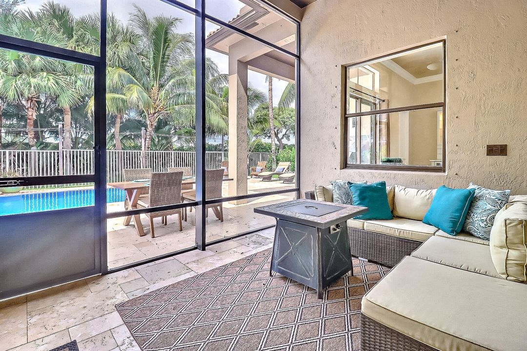 Под контрактом: $4,200 (4 спален, 2 ванн, 2384 Квадратных фут)