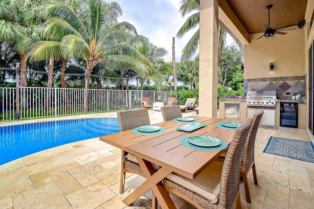 Под контрактом: $4,200 (4 спален, 2 ванн, 2384 Квадратных фут)