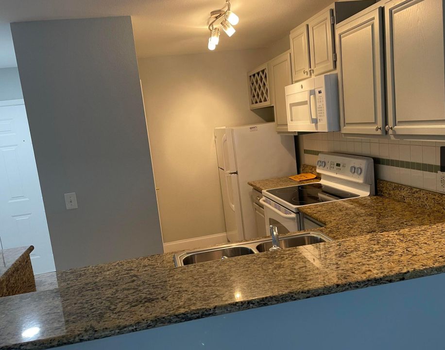 Недавно арендовано: $2,050 (2 спален, 2 ванн, 936 Квадратных фут)