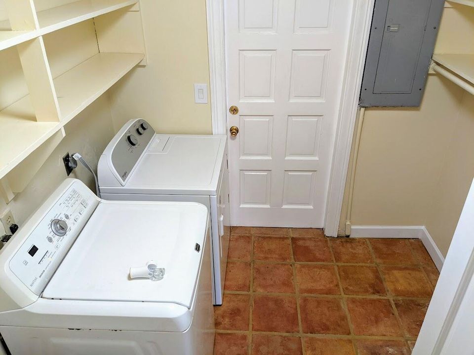 На продажу: $824,900 (5 спален, 3 ванн, 1890 Квадратных фут)