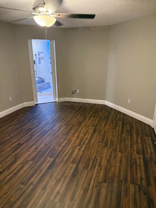 Activo con contrato: $699,000 (4 camas, 2 baños, 2246 Pies cuadrados)