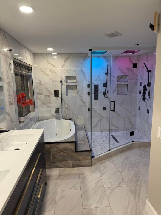 Activo con contrato: $699,000 (4 camas, 2 baños, 2246 Pies cuadrados)