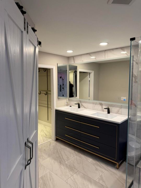 Activo con contrato: $699,000 (4 camas, 2 baños, 2246 Pies cuadrados)