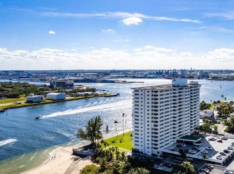 Active With Contract: $3,800 (2 beds, 2 baths, 1510 Square Feet)