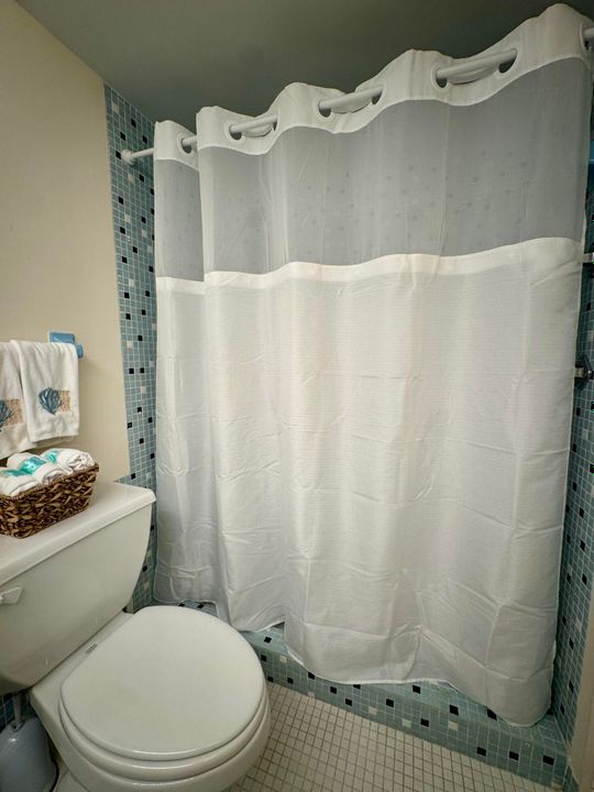 Active With Contract: $3,800 (2 beds, 2 baths, 1510 Square Feet)