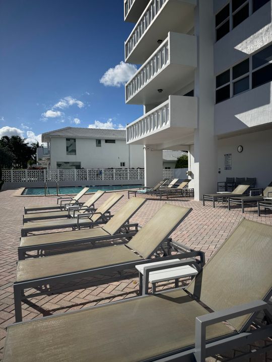 Active With Contract: $3,800 (2 beds, 2 baths, 1510 Square Feet)