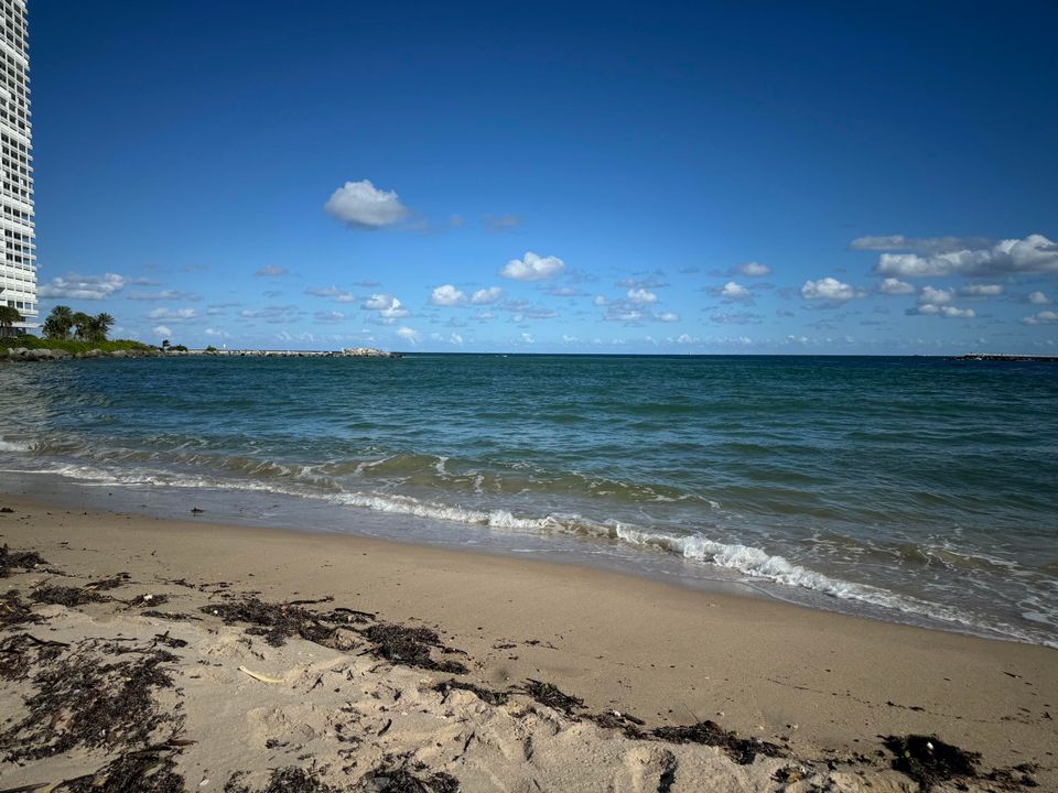 Active With Contract: $3,800 (2 beds, 2 baths, 1510 Square Feet)