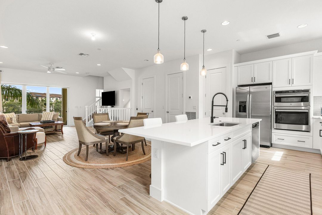 Activo con contrato: $880,000 (3 camas, 3 baños, 2252 Pies cuadrados)