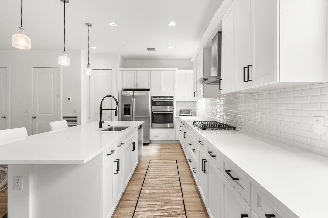 Activo con contrato: $880,000 (3 camas, 3 baños, 2252 Pies cuadrados)