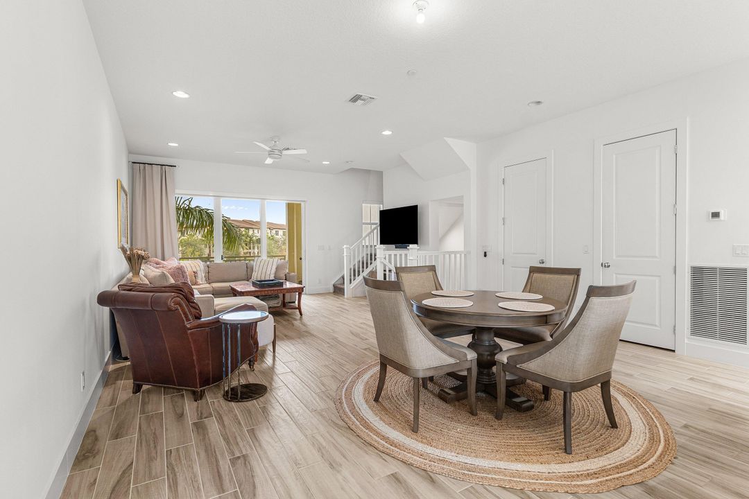 Activo con contrato: $880,000 (3 camas, 3 baños, 2252 Pies cuadrados)