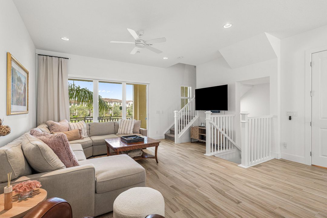 Activo con contrato: $880,000 (3 camas, 3 baños, 2252 Pies cuadrados)