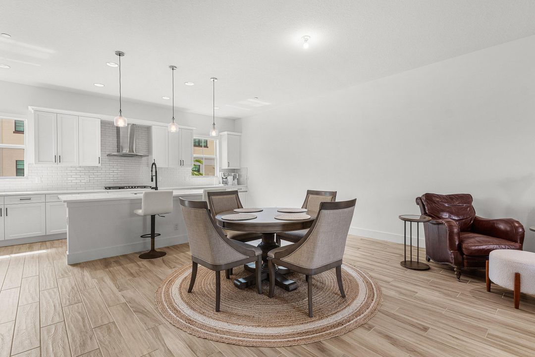 Activo con contrato: $880,000 (3 camas, 3 baños, 2252 Pies cuadrados)