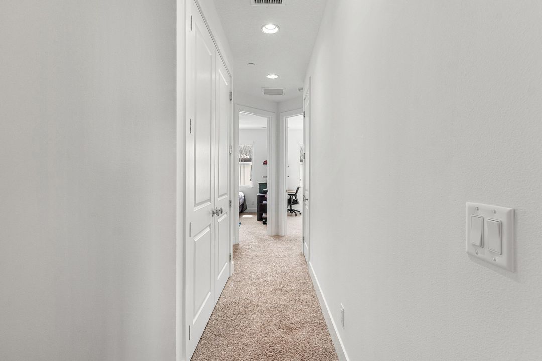 Activo con contrato: $880,000 (3 camas, 3 baños, 2252 Pies cuadrados)