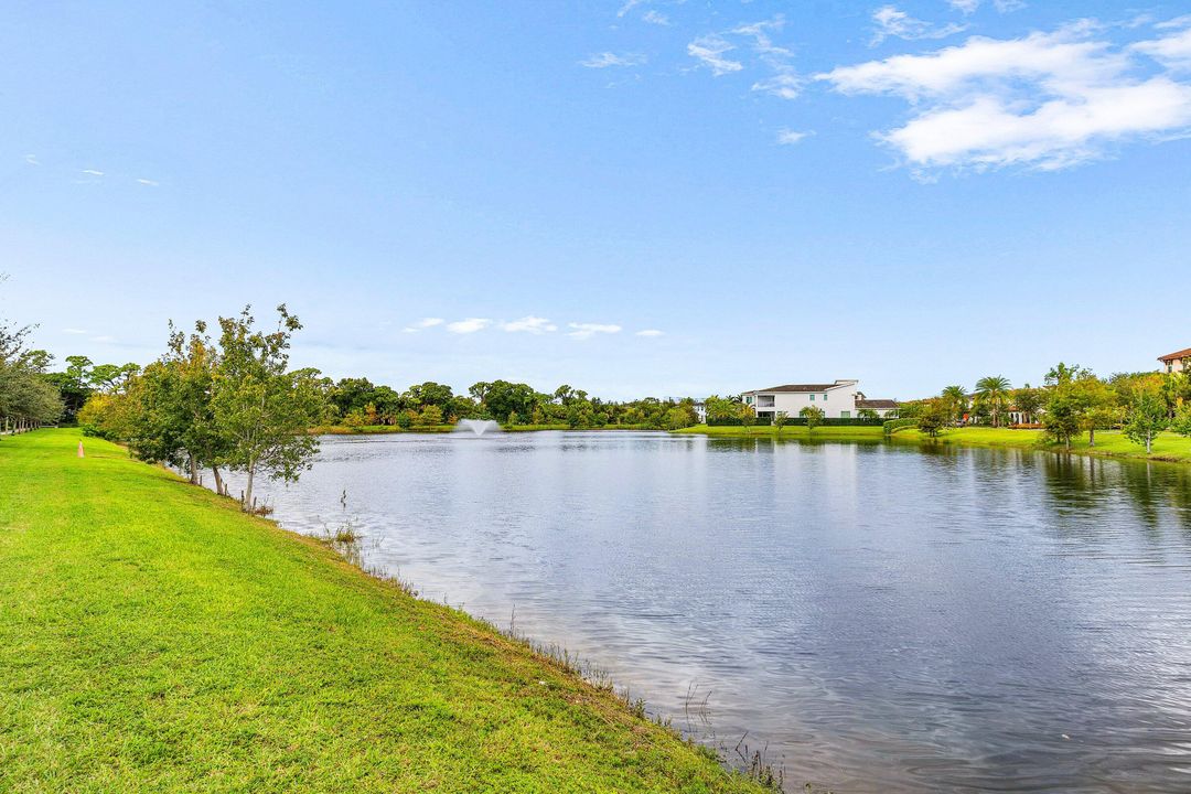 Activo con contrato: $880,000 (3 camas, 3 baños, 2252 Pies cuadrados)