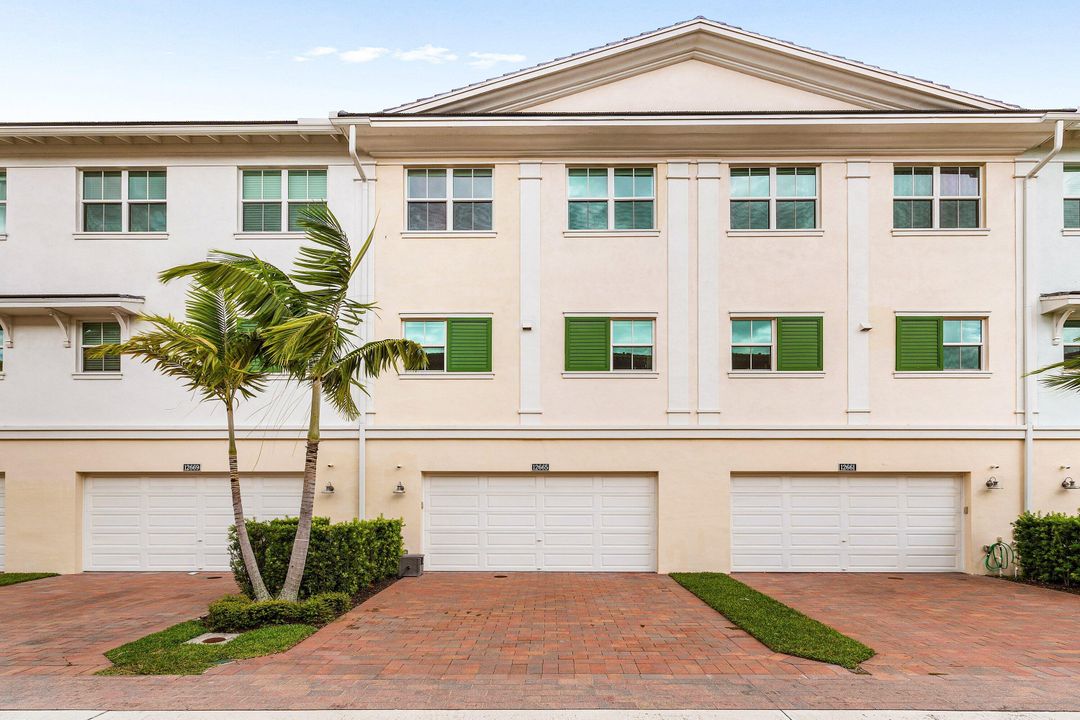 Activo con contrato: $880,000 (3 camas, 3 baños, 2252 Pies cuadrados)