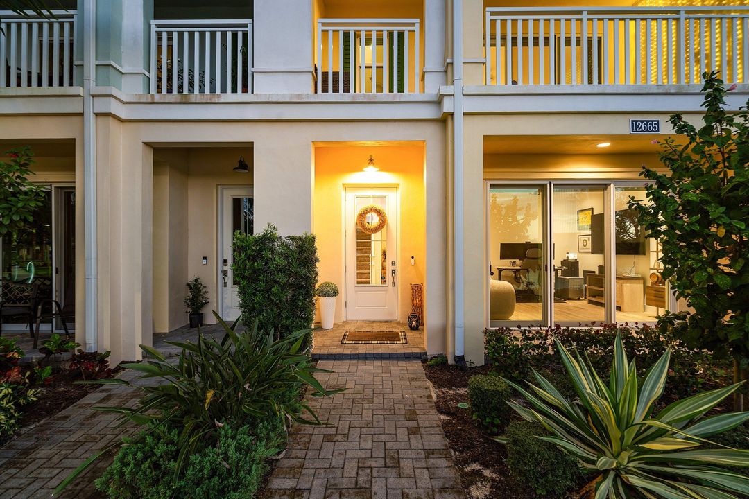 Activo con contrato: $880,000 (3 camas, 3 baños, 2252 Pies cuadrados)