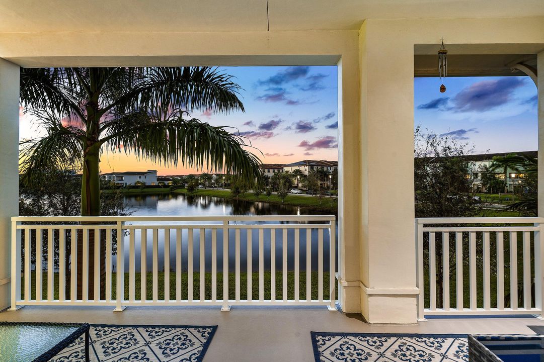 Activo con contrato: $880,000 (3 camas, 3 baños, 2252 Pies cuadrados)