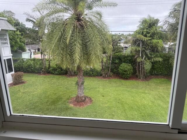 For Sale: $163,900 (2 beds, 1 baths, 819 Square Feet)