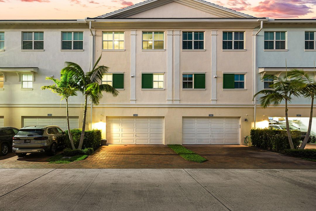 Activo con contrato: $880,000 (3 camas, 3 baños, 2252 Pies cuadrados)