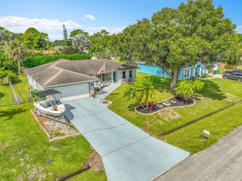 Active With Contract: $385,000 (3 beds, 2 baths, 1742 Square Feet)