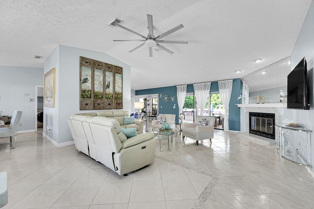 Active With Contract: $385,000 (3 beds, 2 baths, 1742 Square Feet)