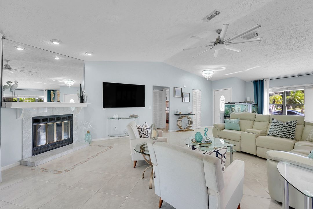 Active With Contract: $385,000 (3 beds, 2 baths, 1742 Square Feet)