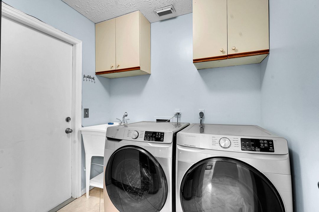 Active With Contract: $385,000 (3 beds, 2 baths, 1742 Square Feet)