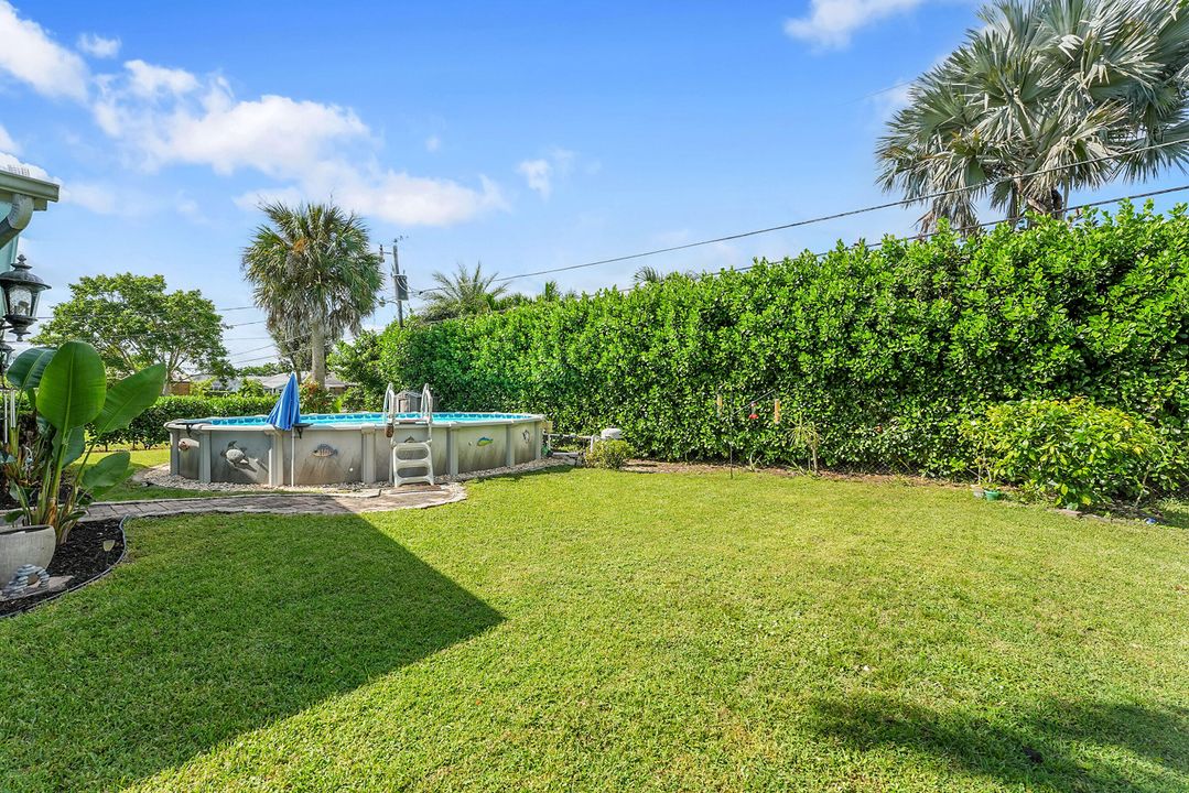 Active With Contract: $385,000 (3 beds, 2 baths, 1742 Square Feet)