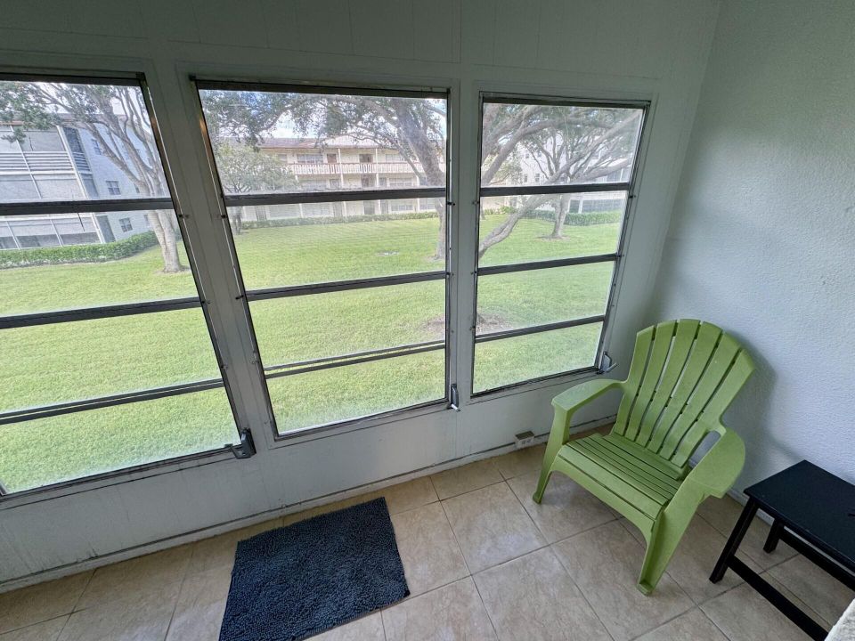 Active With Contract: $1,300 (1 beds, 1 baths, 600 Square Feet)