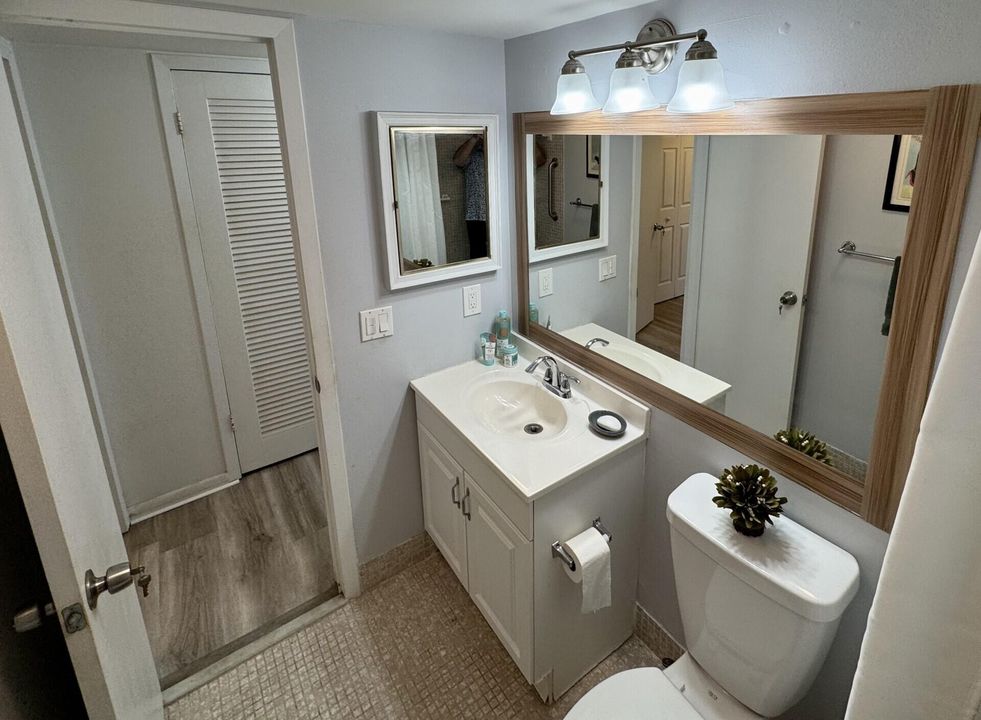Active With Contract: $1,300 (1 beds, 1 baths, 600 Square Feet)