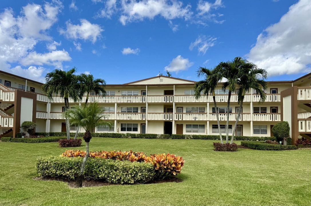 Active With Contract: $1,300 (1 beds, 1 baths, 600 Square Feet)