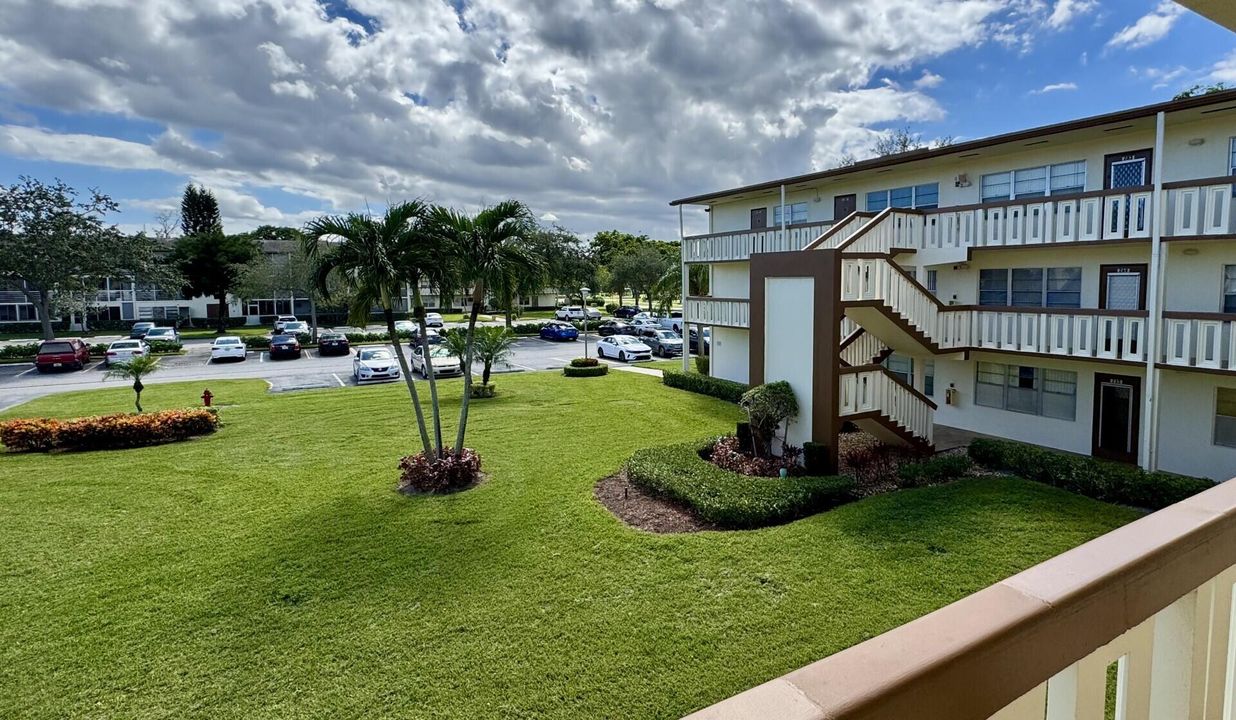 Active With Contract: $1,300 (1 beds, 1 baths, 600 Square Feet)