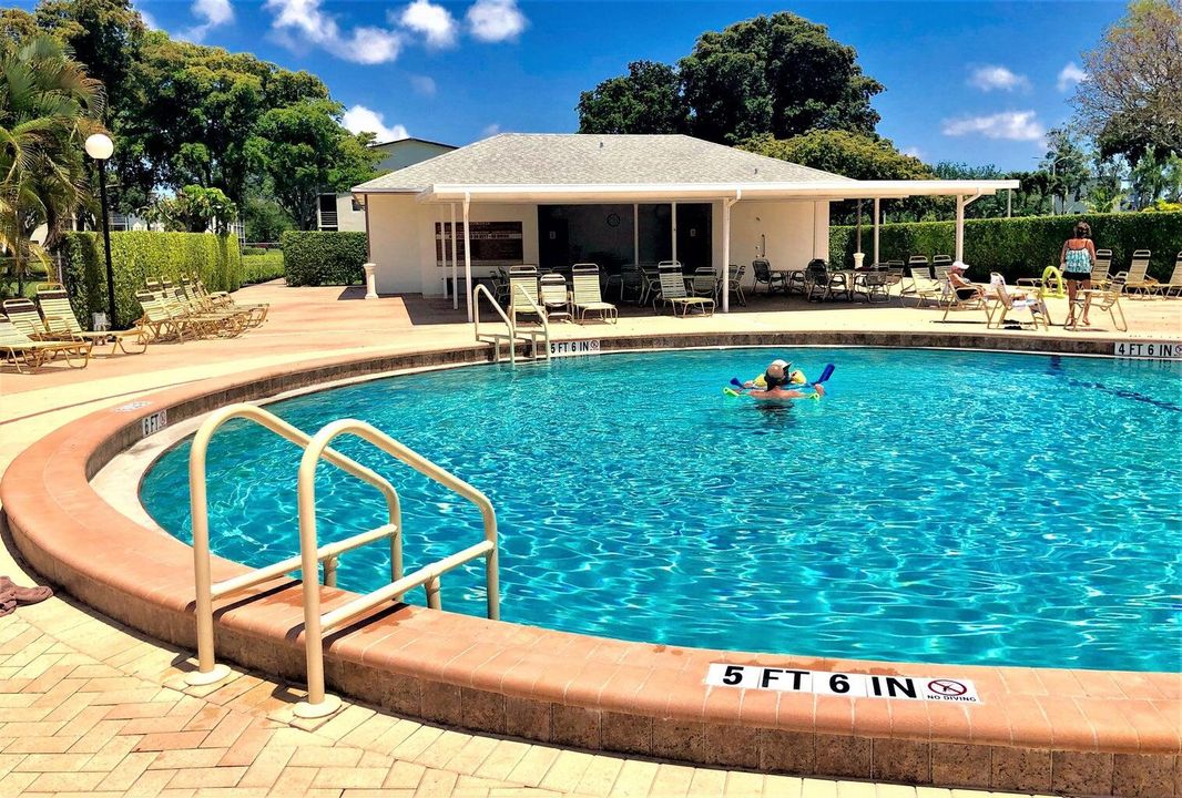 Active With Contract: $1,300 (1 beds, 1 baths, 600 Square Feet)