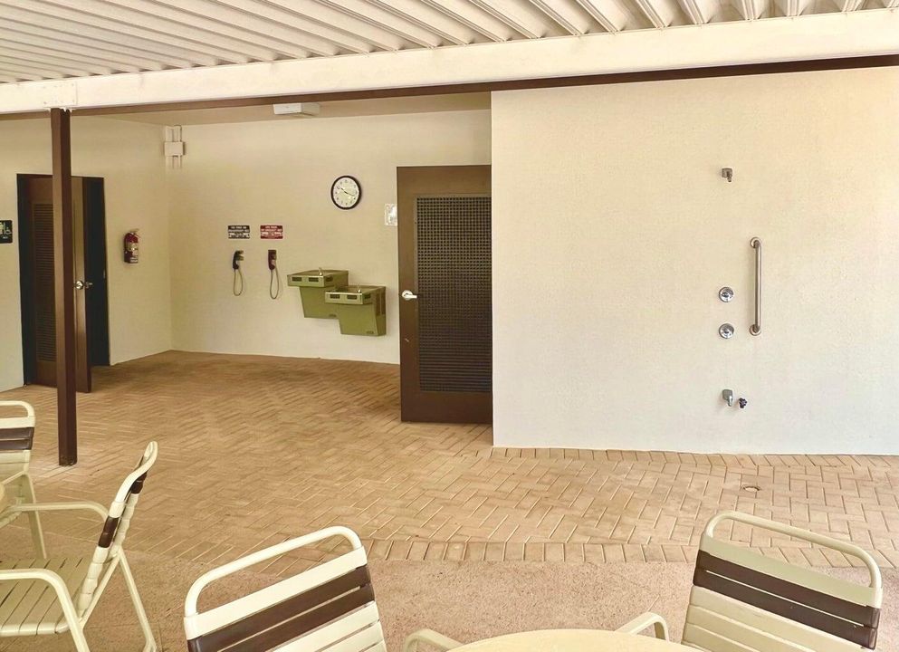 Active With Contract: $1,300 (1 beds, 1 baths, 600 Square Feet)