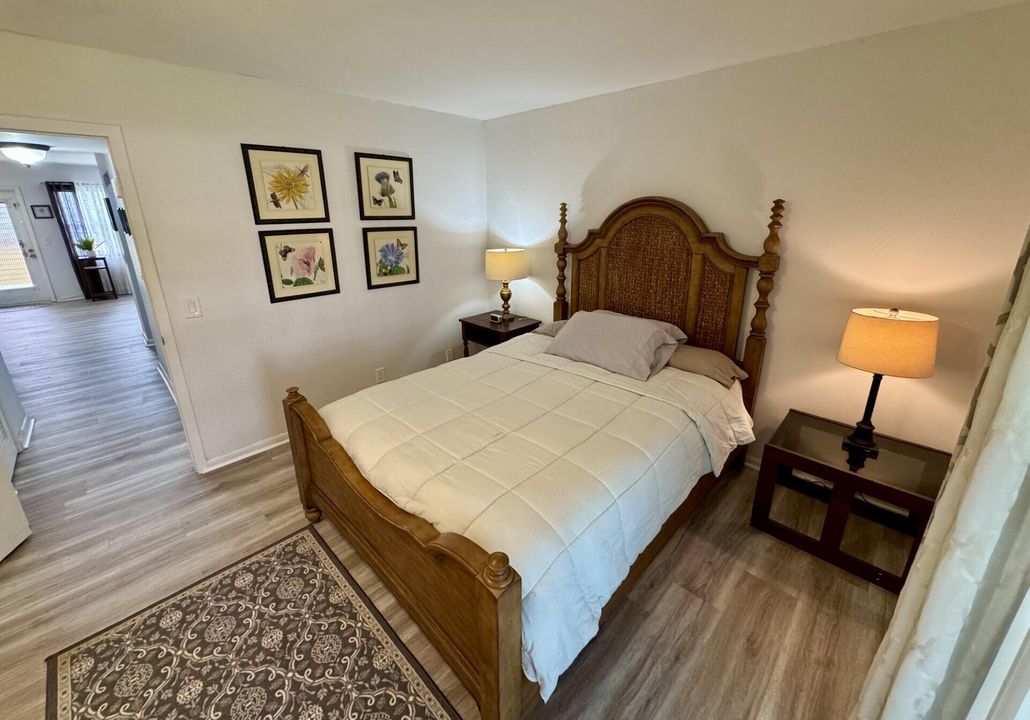 Active With Contract: $1,300 (1 beds, 1 baths, 600 Square Feet)