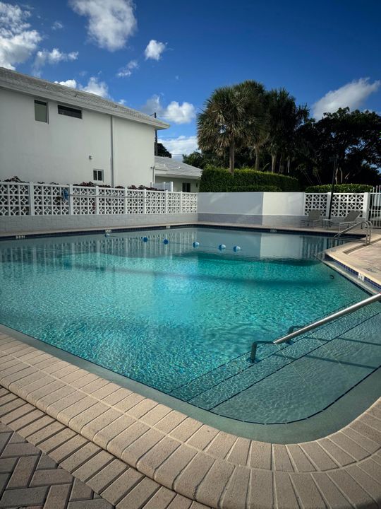 Active With Contract: $3,800 (2 beds, 2 baths, 1510 Square Feet)