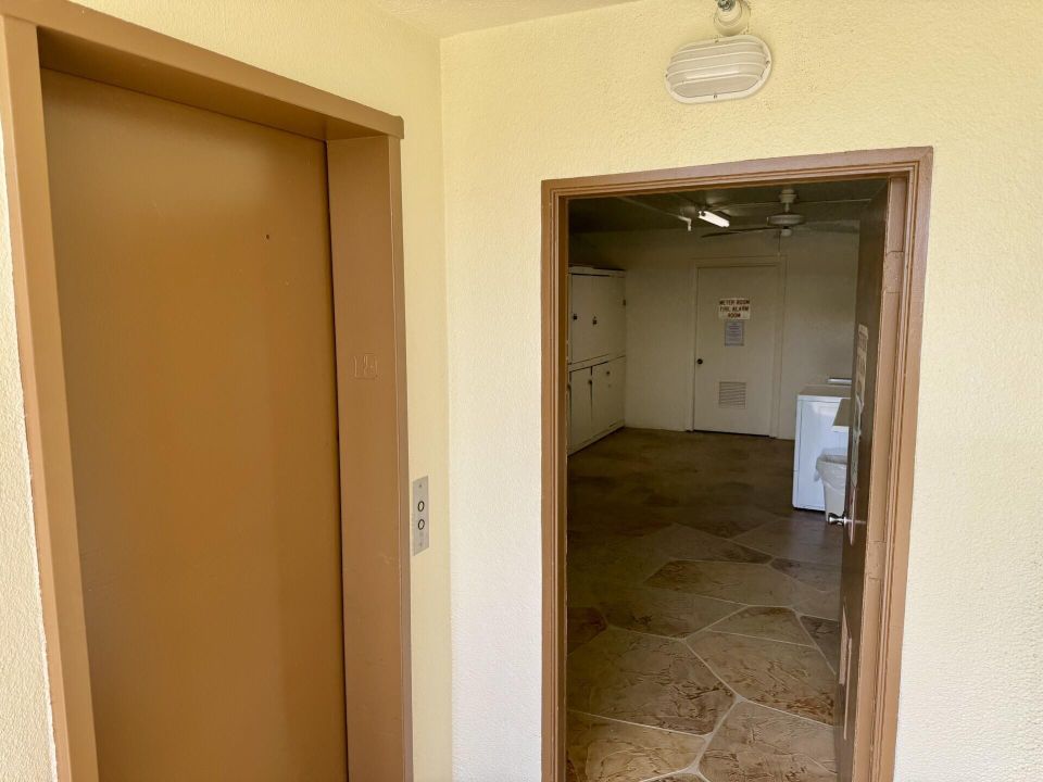 Active With Contract: $1,300 (1 beds, 1 baths, 600 Square Feet)